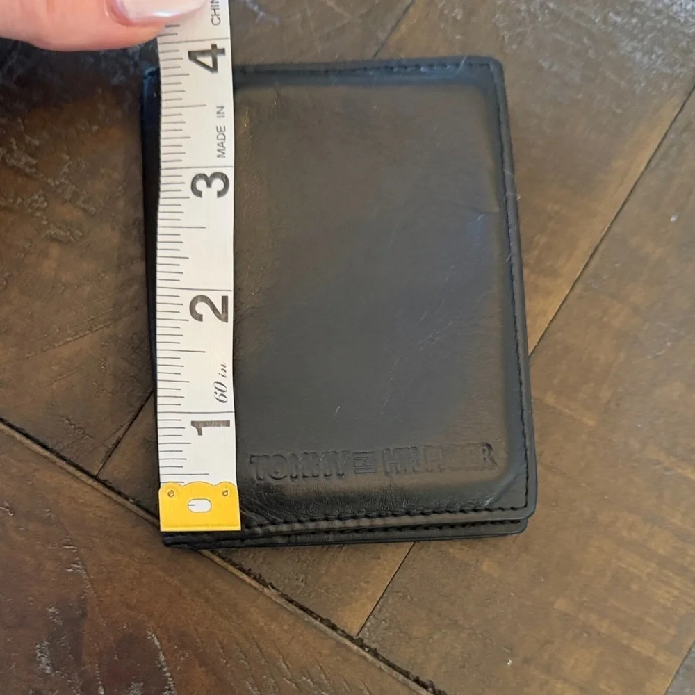 Tommy Hilfiger Sleek Black Card Holder